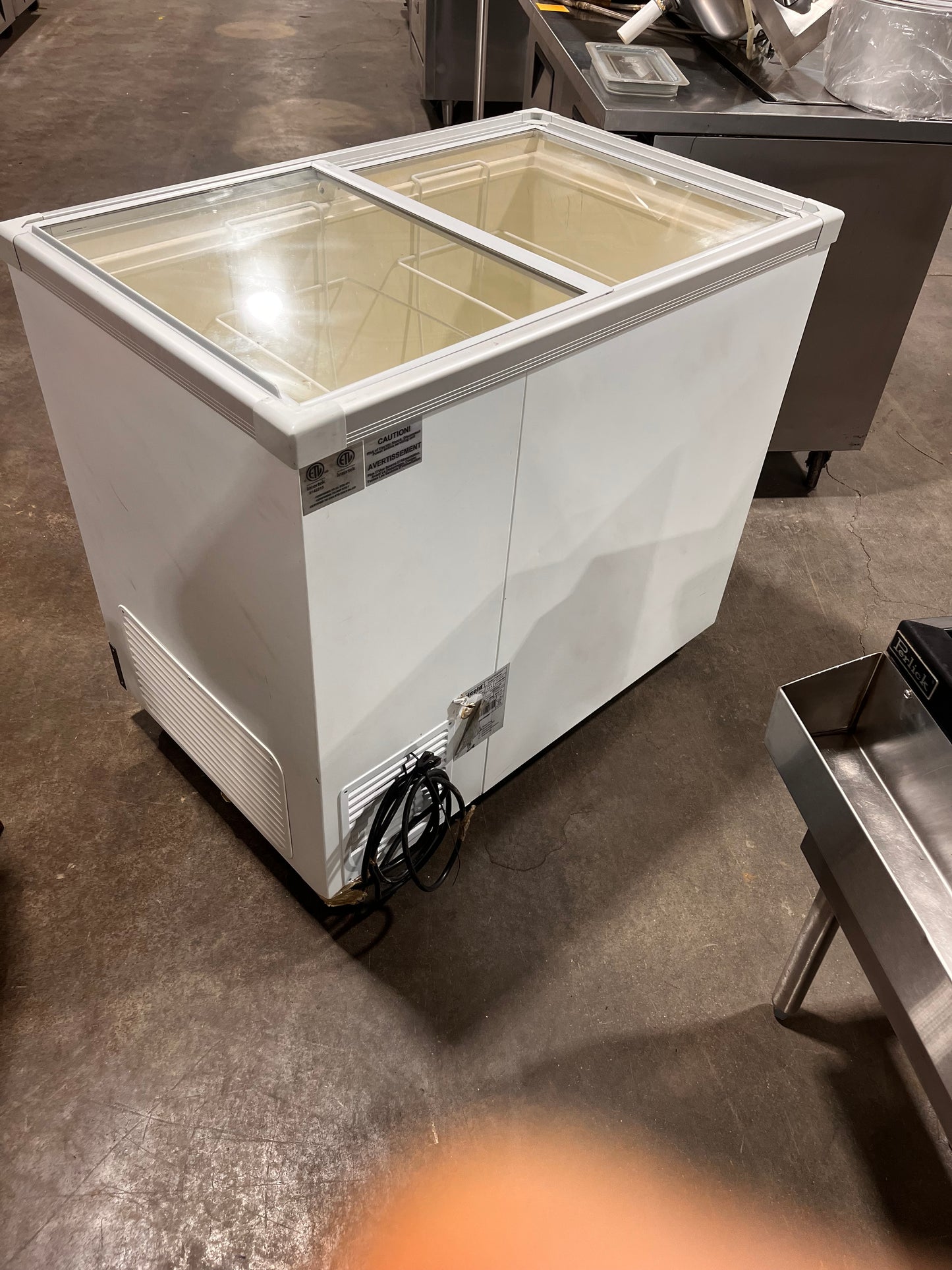 CELCOLD CF41ESG - 40" Commercial Ice Cream Display Freezer Cabinet