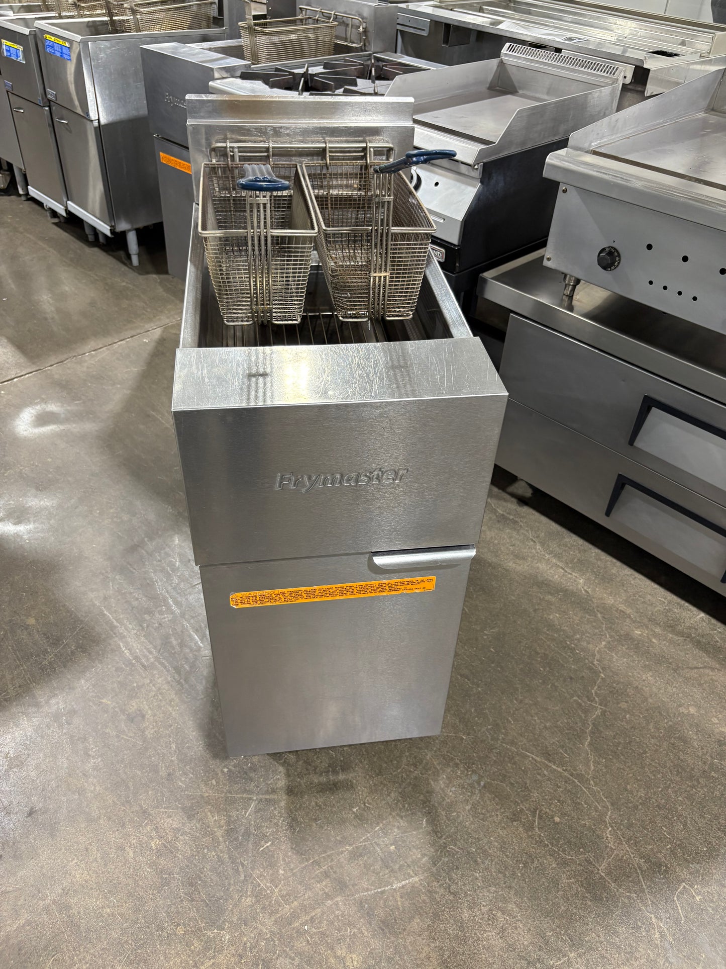 FRYMASTER GF14SD 40 Lb. Standard Natural Gas Fryer