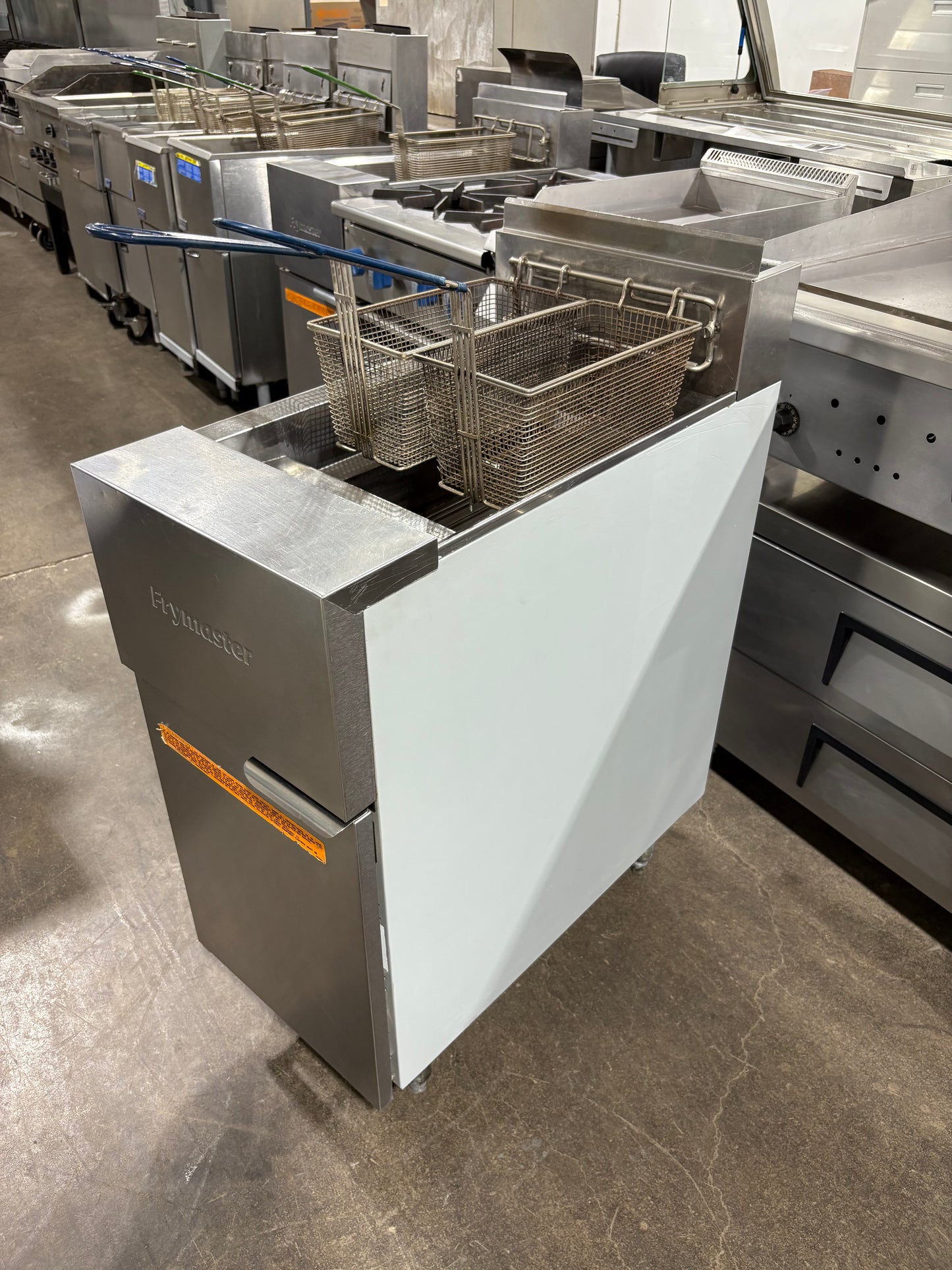 FRYMASTER GF14SD 40 Lb. Standard Natural Gas Fryer