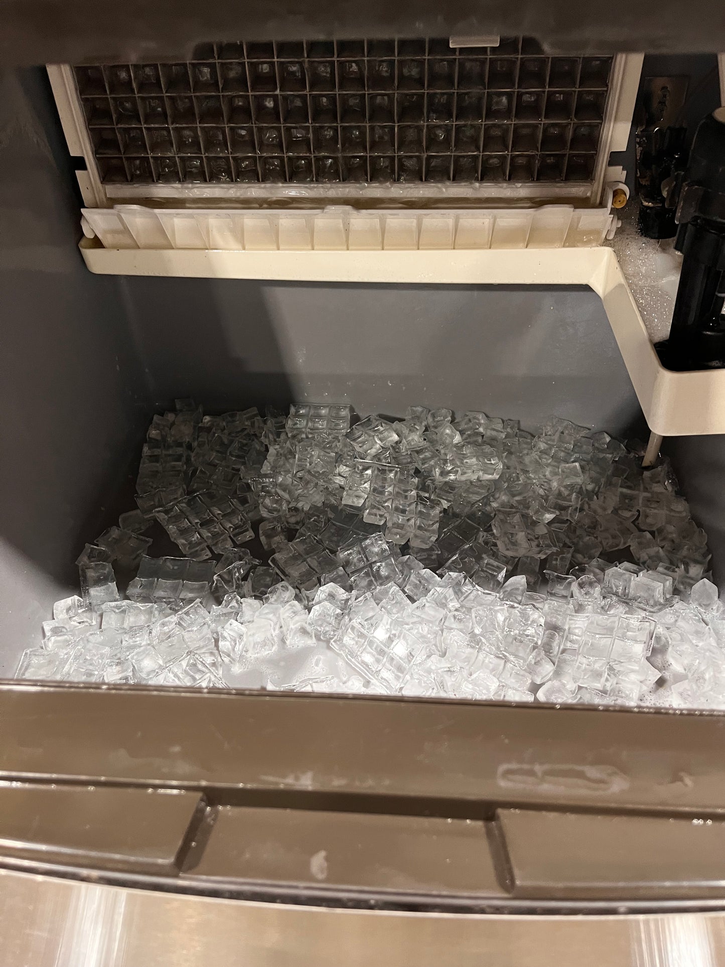 Manitowoc QD0121A , 200 lb. Ice Machine