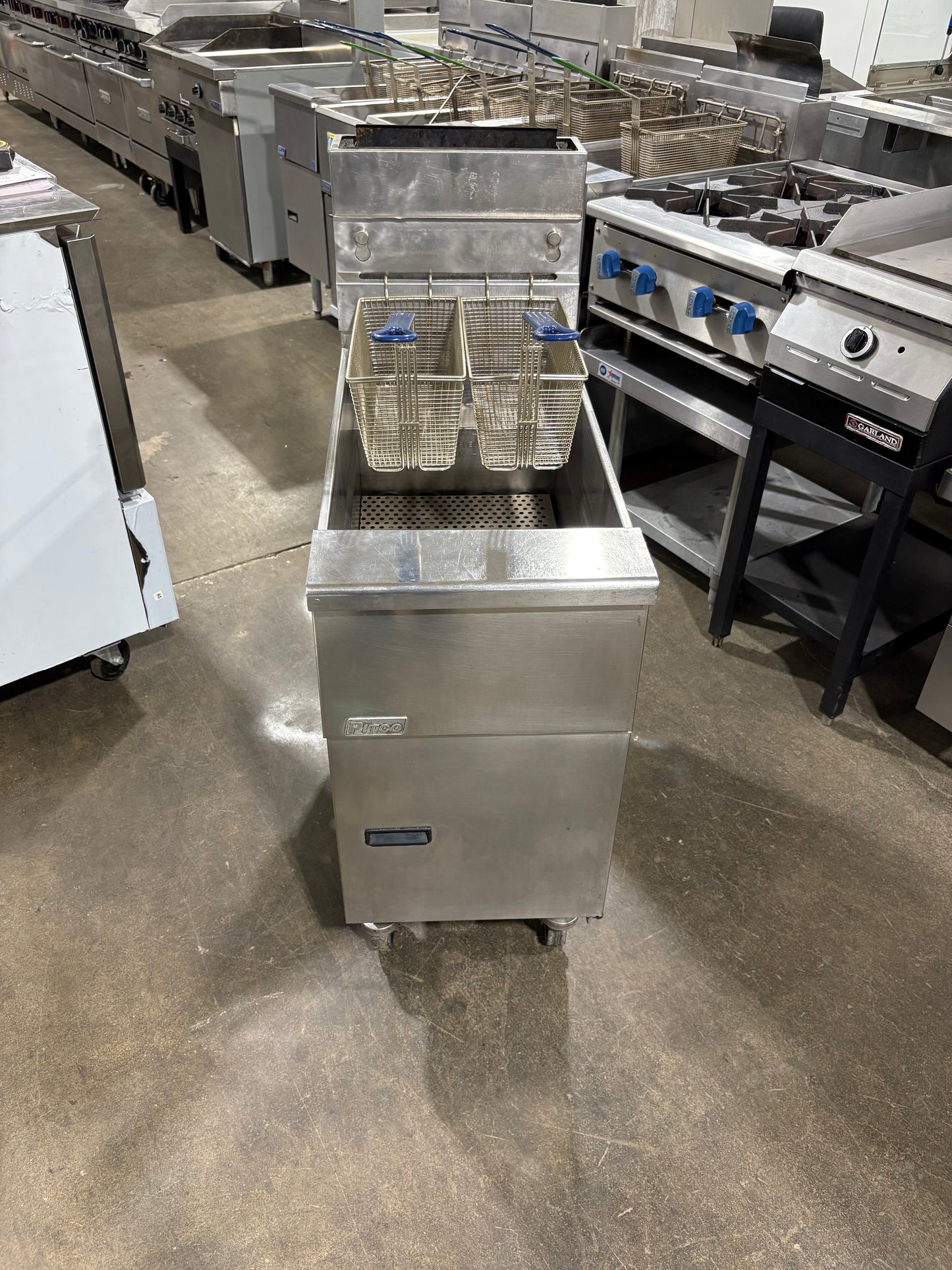 PITCO SG14 40-50 Lb. Natural Gas Floor Deep Fryer