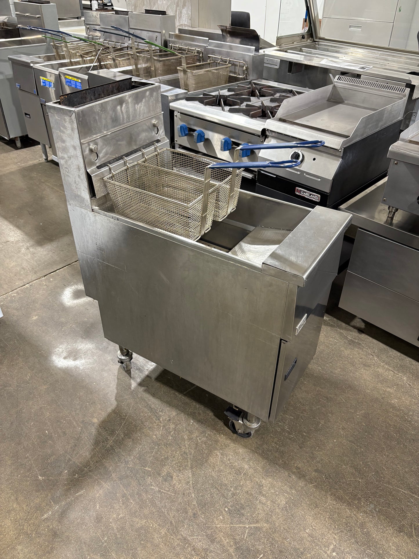 PITCO SG14 40-50 Lb. Natural Gas Floor Deep Fryer