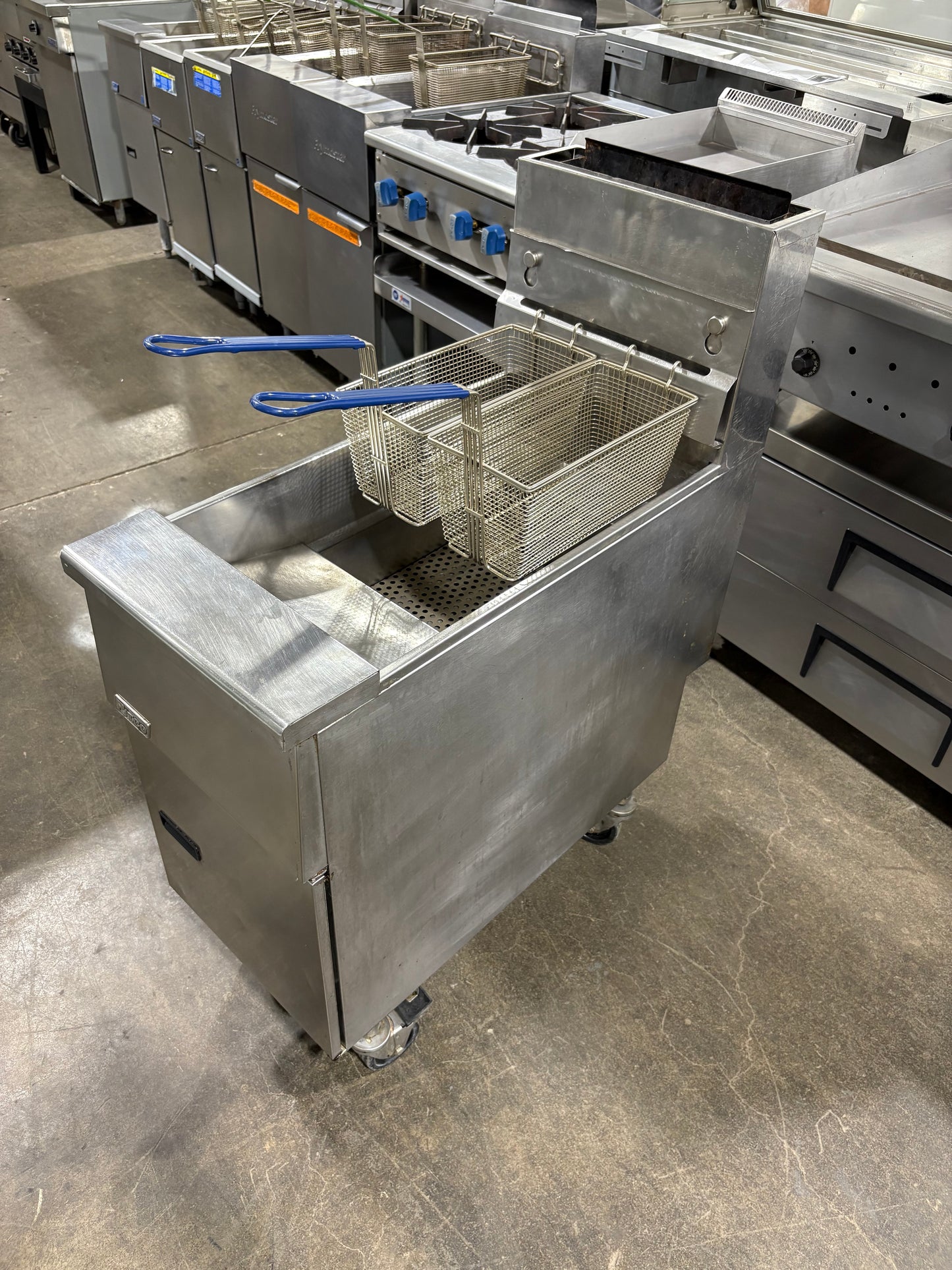 PITCO SG14 40-50 Lb. Natural Gas Floor Deep Fryer
