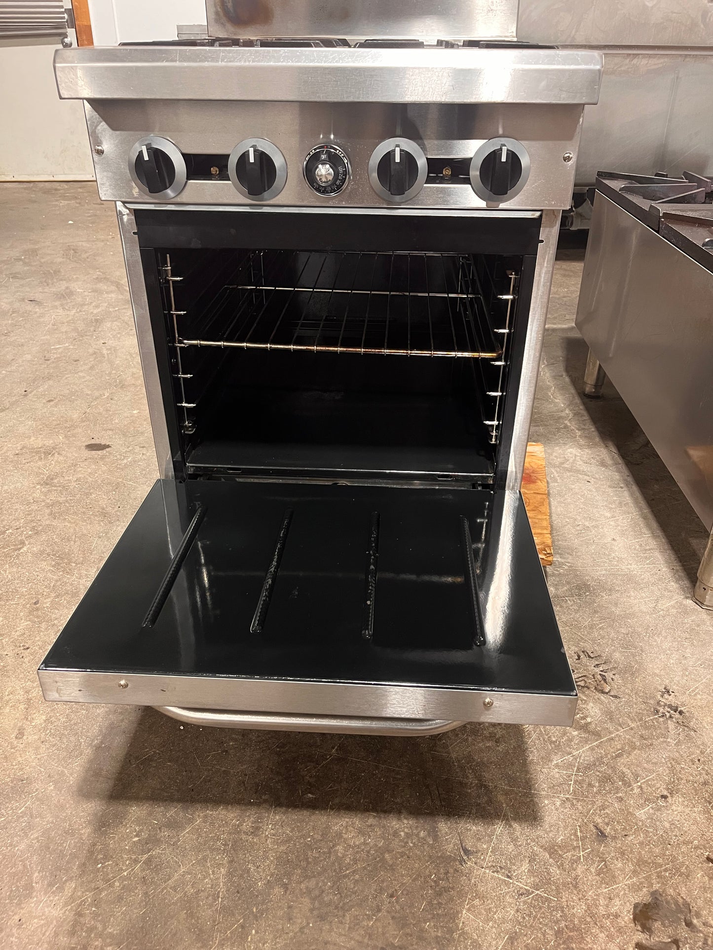 Royal RR-4 Gas 4 Burners Stove with Oven