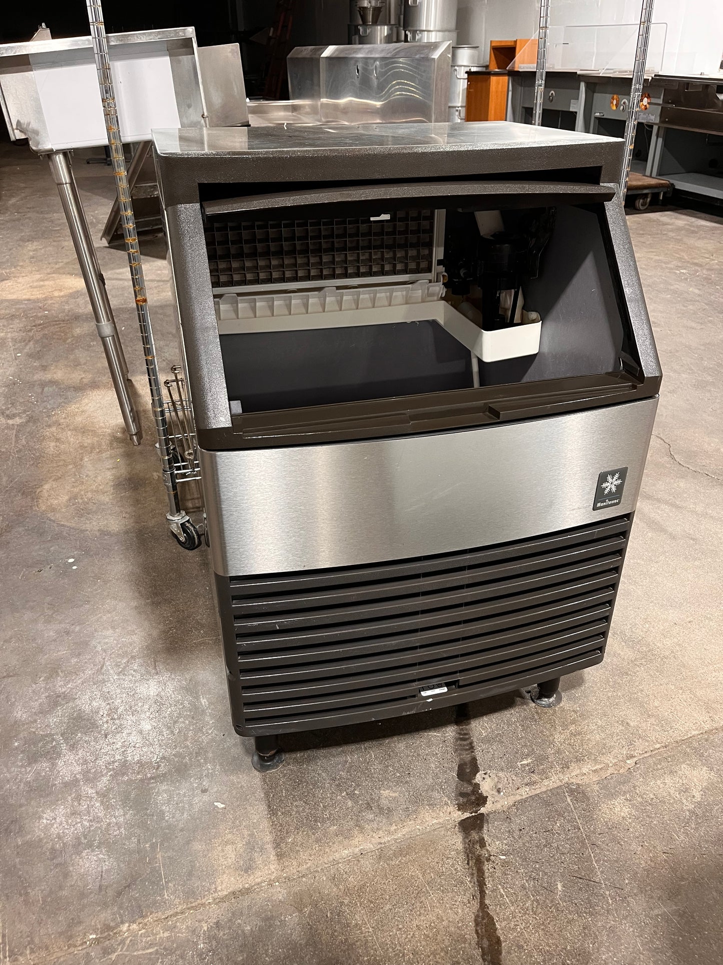 Manitowoc QD0121A , 200 lb. Ice Machine