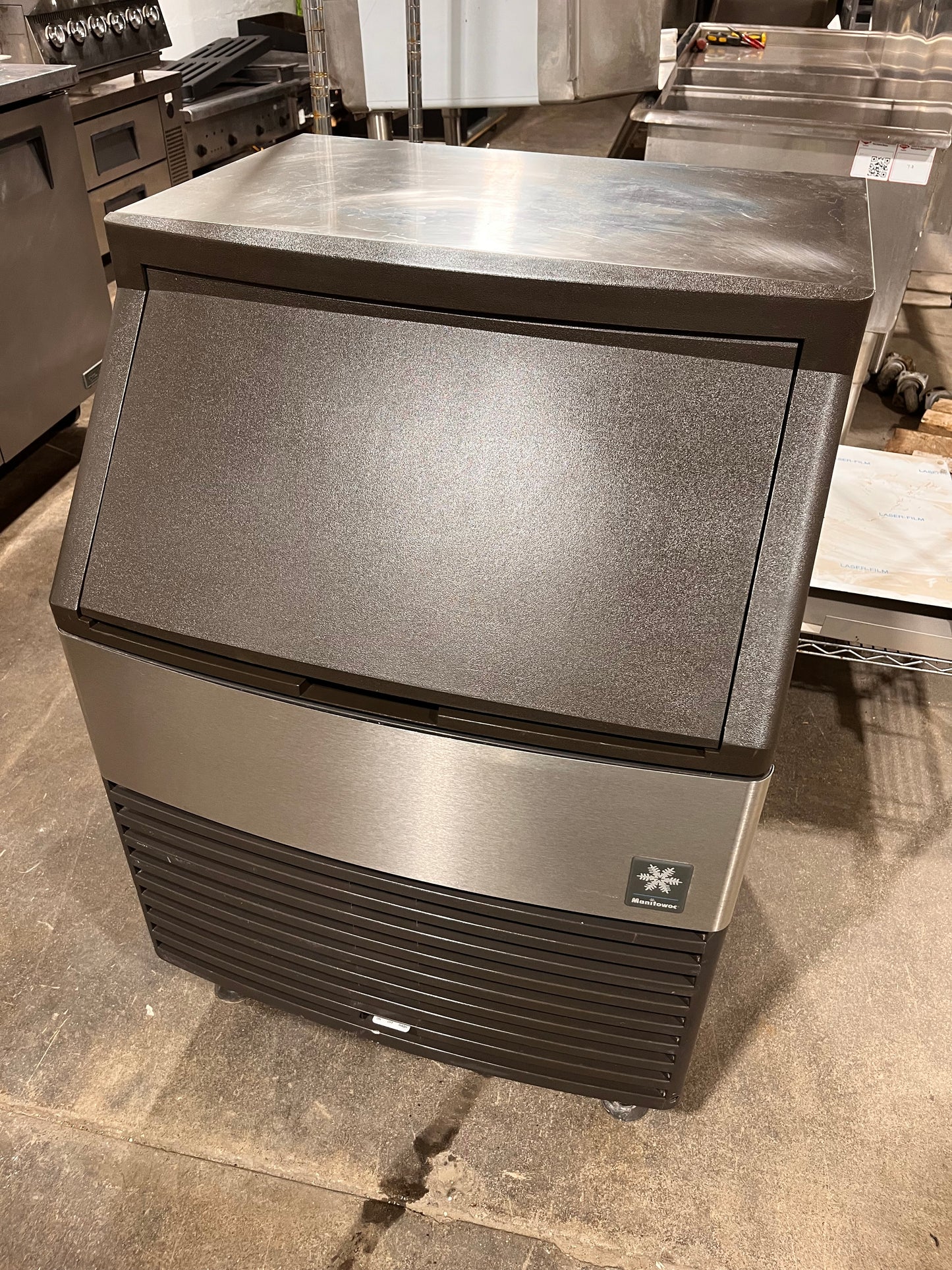Manitowoc QD0121A , 200 lb. Ice Machine