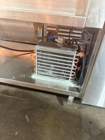 7 +1 Wells Commercial Steam Table With Curved Sneeze Guard