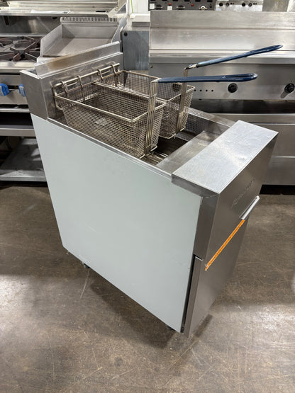 FRYMASTER GF14SD 40 Lb. Standard Natural Gas Fryer
