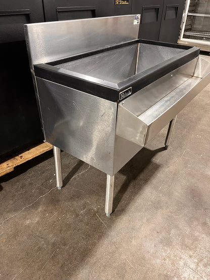 Perlick 36" Cocktail Bar Sink Station With Drink Railing