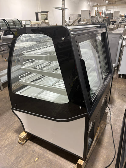 TRUE TDM-R-48-GE/GE 48" Used Curved Glass Refrigerated Bakery Display Case