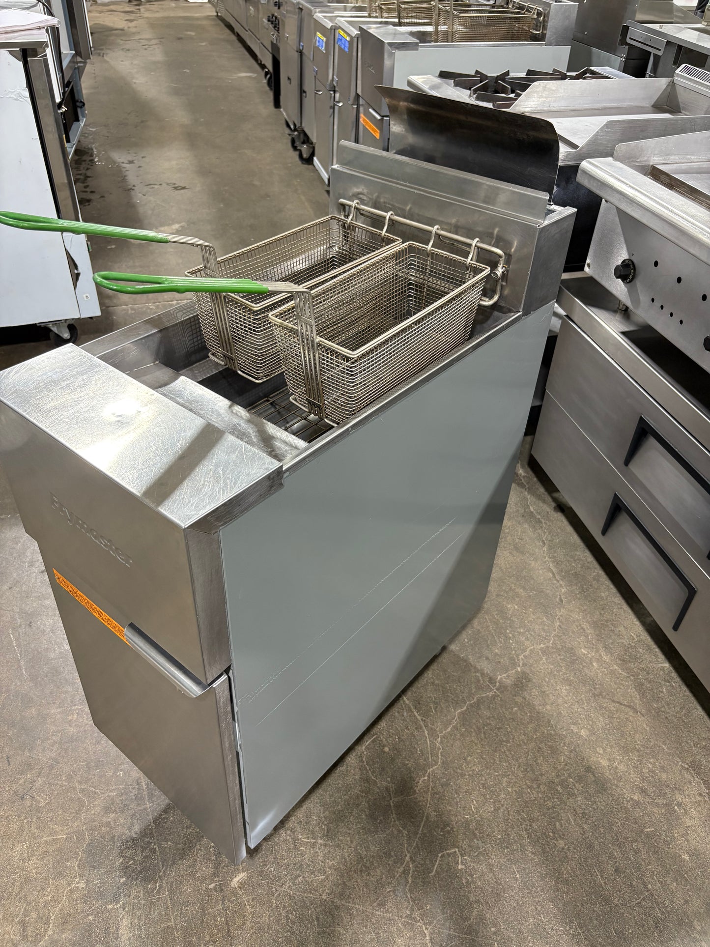 FRYMASTER GF14SD 40 Lb. Natural Gas Deep Fryer - 100,000 BTU