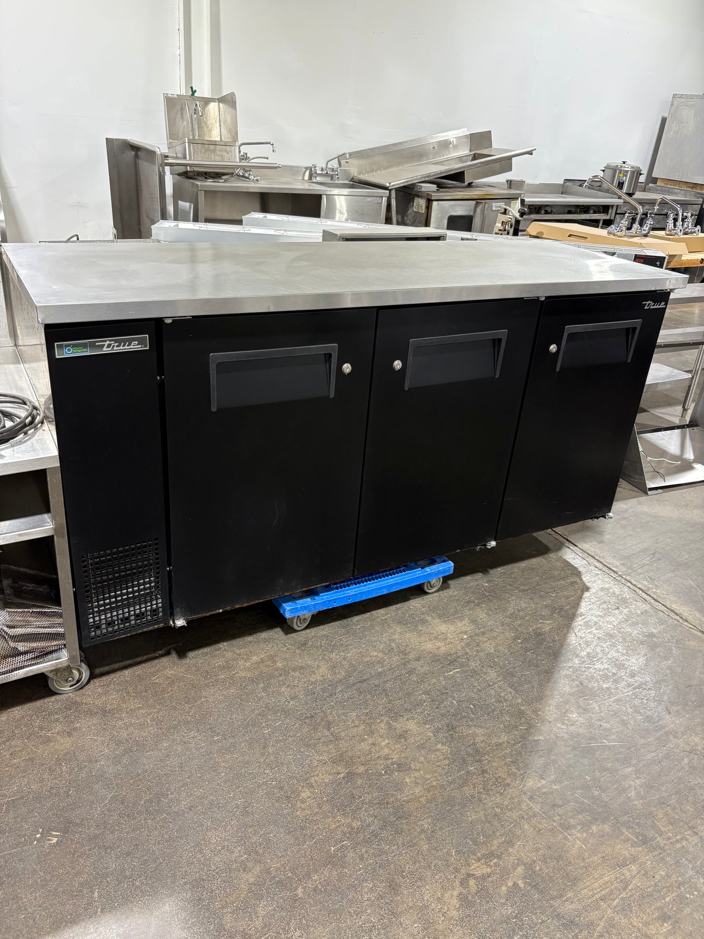 TRUE TBB-24-72-HC , Black Solid 3-Doors Beer Cooler